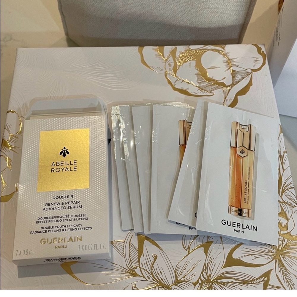 GUERLAIN ABEILLE ROYALE AGE-DEFYING PROGRAMME 6 PIECE SET W/ BAG - Picture 9 of 15